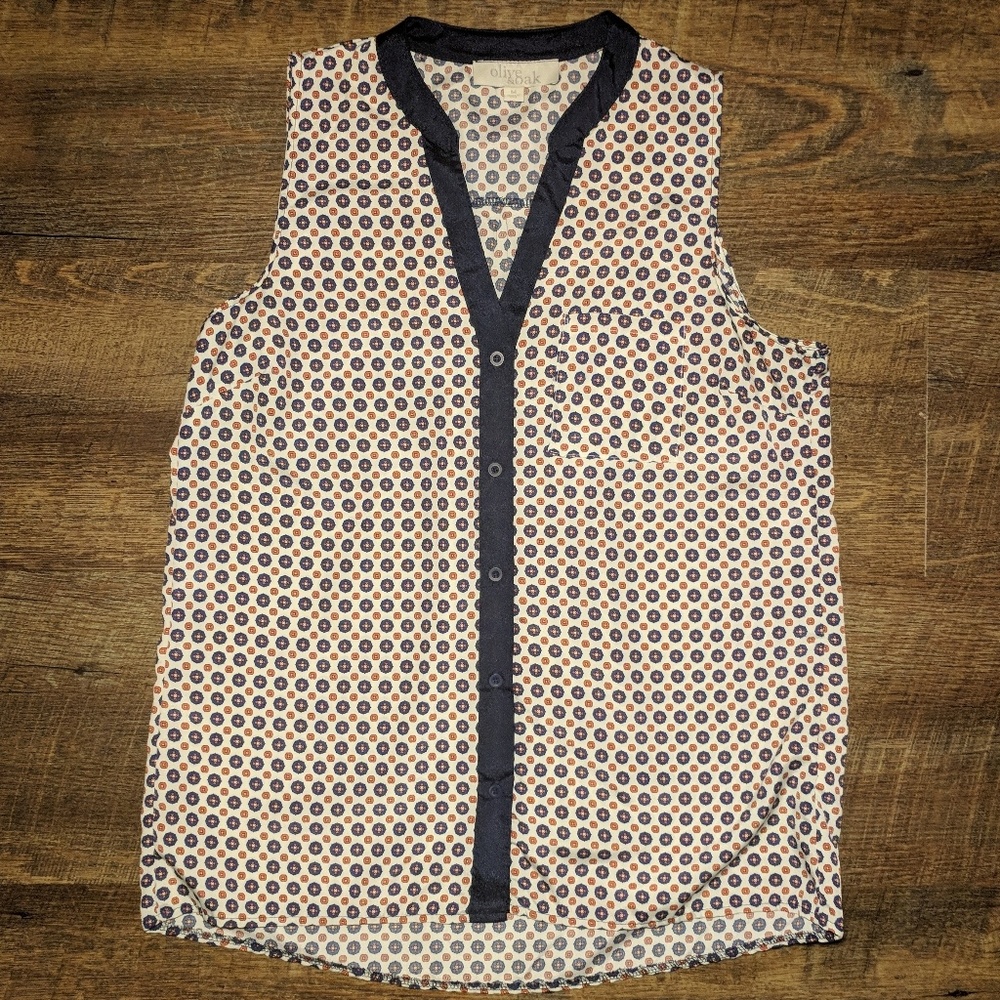 Olive & Oak White/Navy Sleeveless Button Blouse
